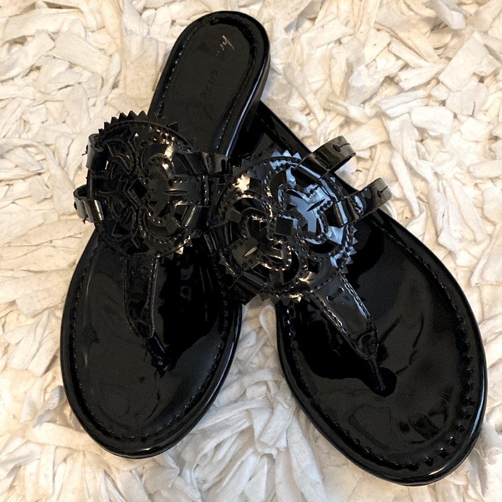 Circus by Sam Edelman NY Canyon Thong black patent sandal size 6
